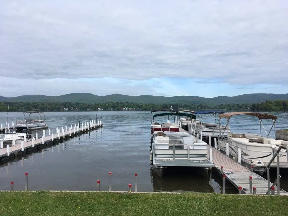 Berkshire-U-Drive-Boat-Rental