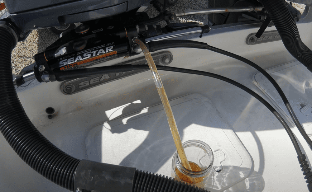 Contamination in the hydraulic fluid