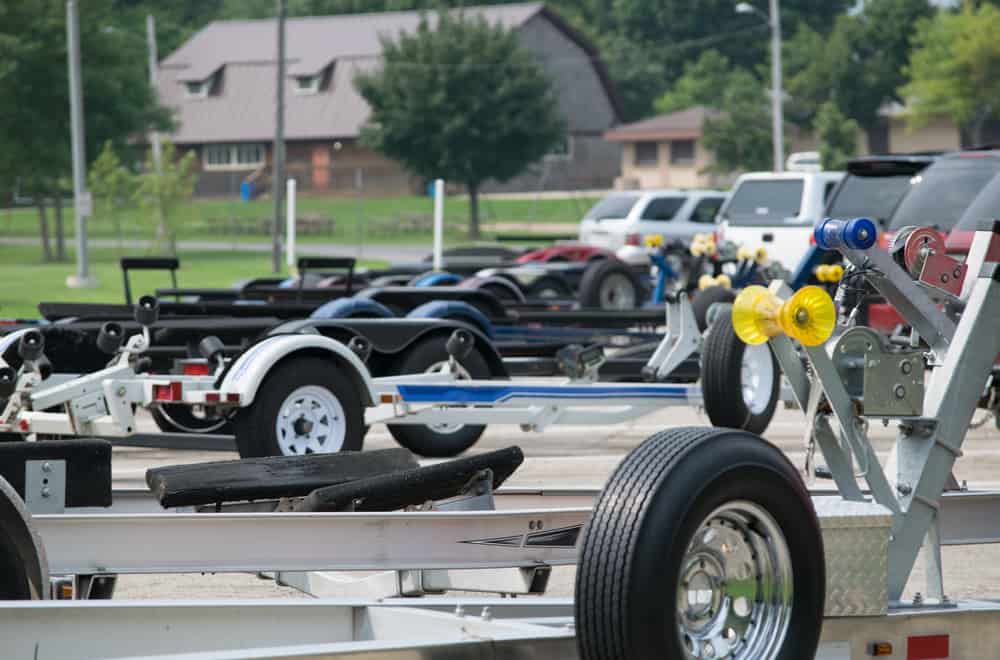 Trailer-tires-and-automobile-tires-are-not-interchangeable