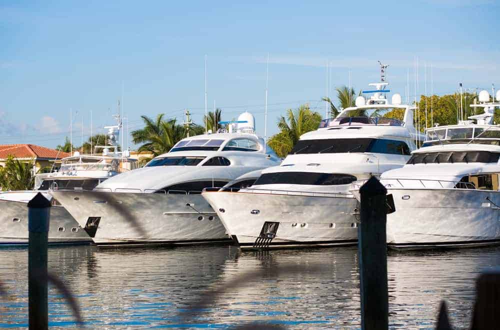Wide beam boats