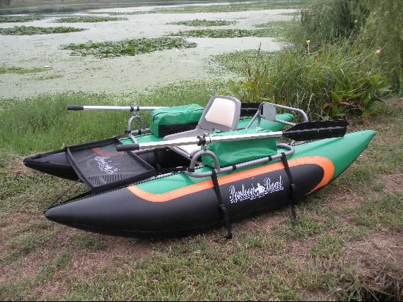 Focus-on-the-Pontoon-Boat-Shell